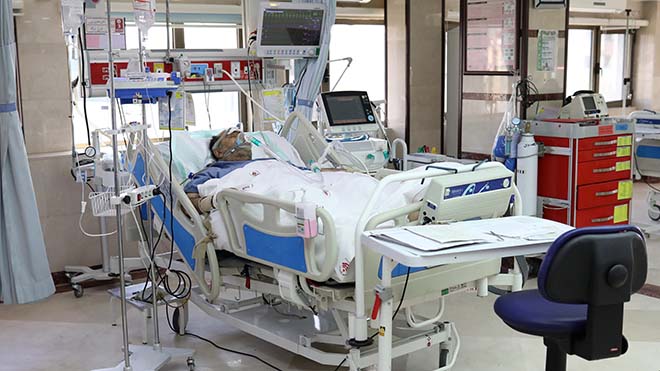من مستشفى في طهران يوم 30 مارس